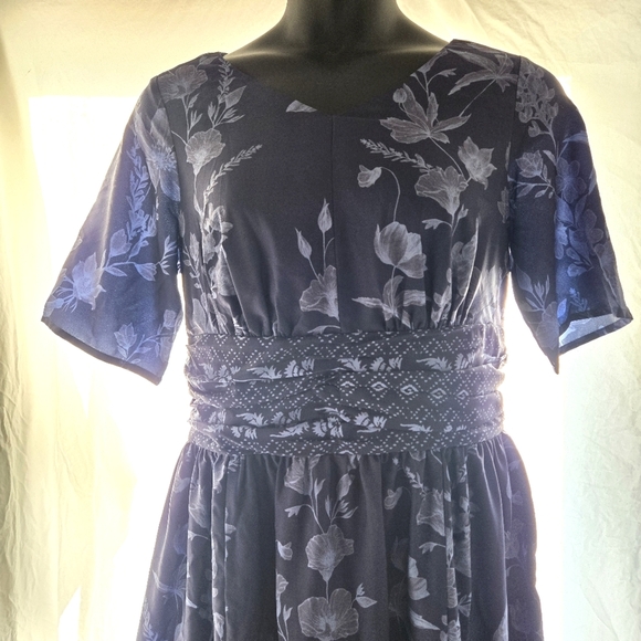 Beautiful Dress - Picture 3 of 11